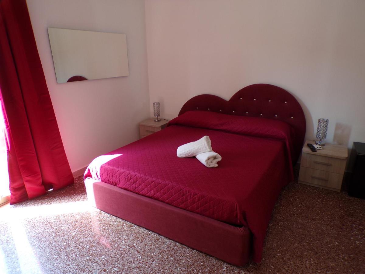 Nuova Aurora Rent Rooms Roccalumera Esterno foto